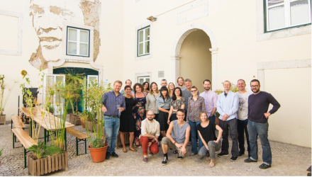 The whole group poses together in Lisbon.  Saša Krajnc, CC BY