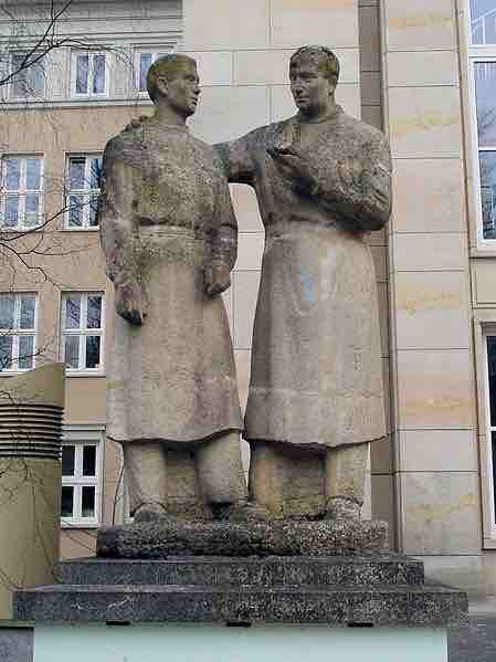 Teacher-student Monument