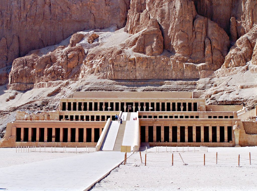 Colonnaded design of Hatshepsut temple