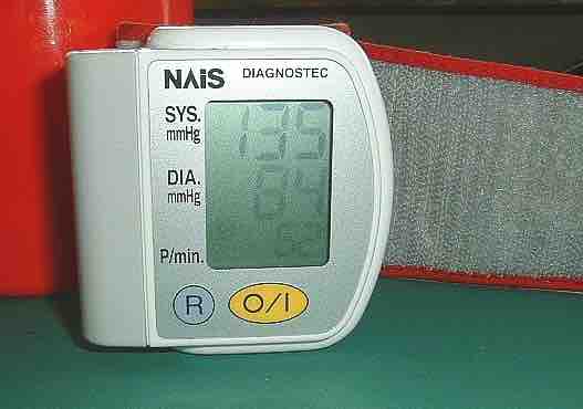 Measurement of vital signs using a sphygmomanometer