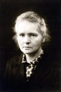 Marie Curie c1920.png